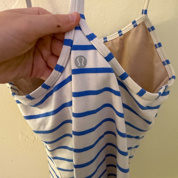 Lululemon Women's Blue Striped Size 6 Power Y Tank Top Built In Bra Racerback - Picture 3 of 3